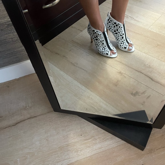 New Vince camuto peep toe booties - Picture 4 of 7